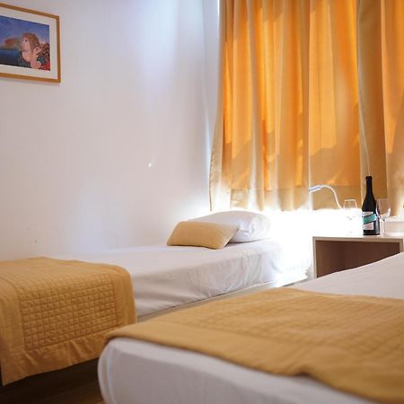 Hotel Sissy Kamena Vourla Exterior photo