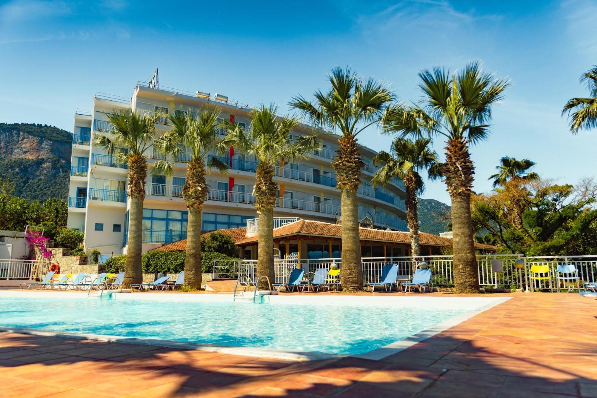 Hotel Sissy Kamena Vourla Exterior photo