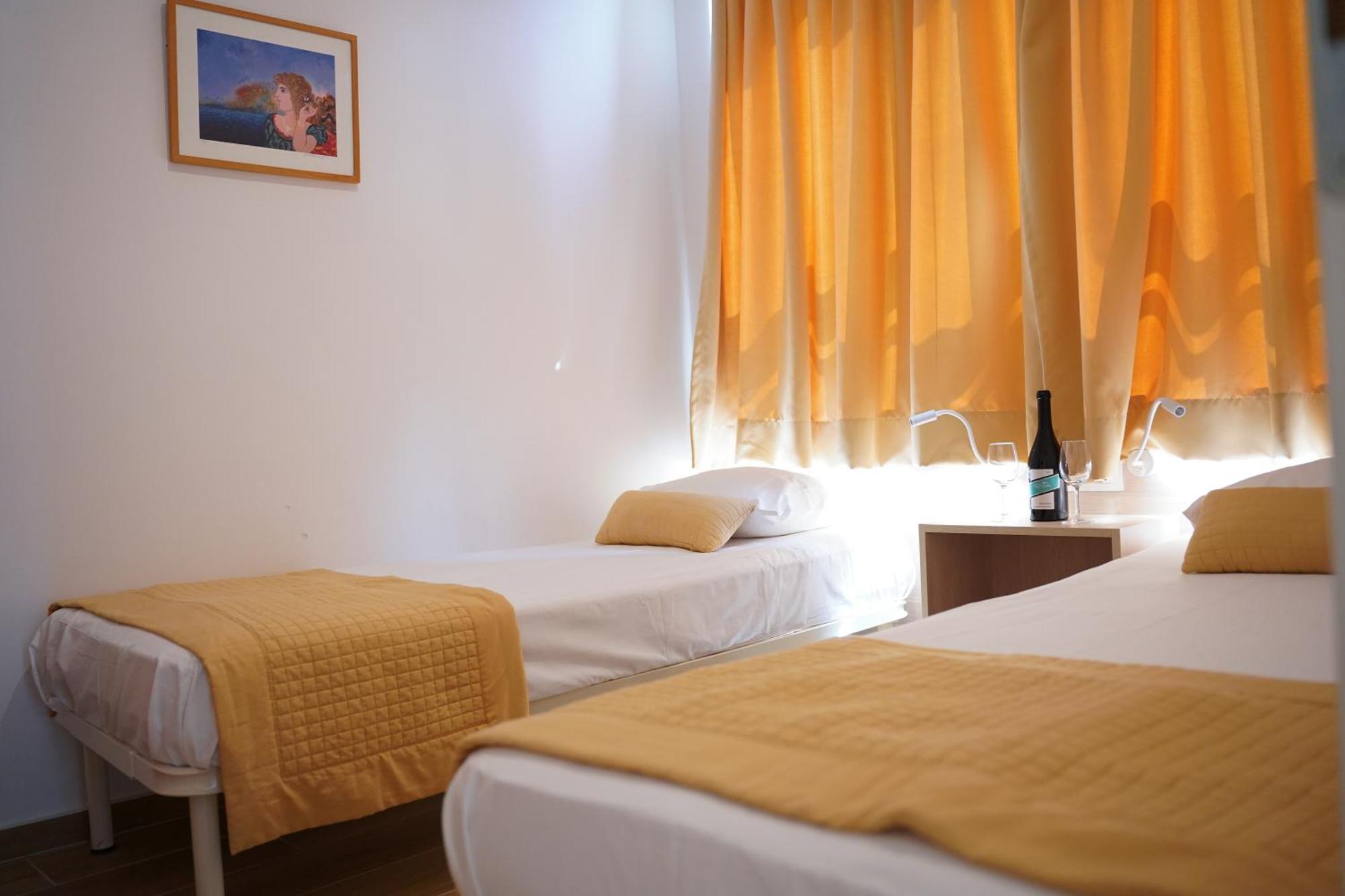 Hotel Sissy Kamena Vourla Exterior photo